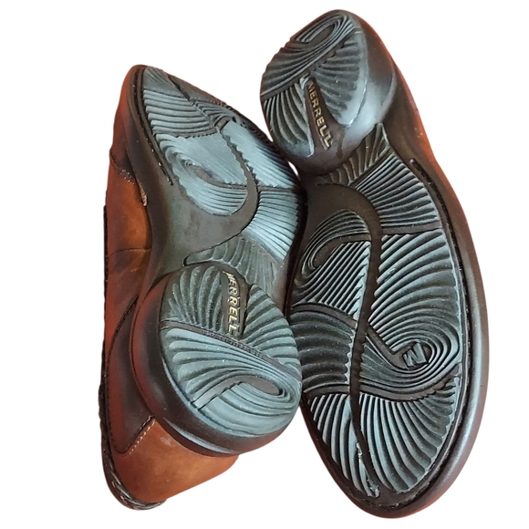 Merrell Brown Leather Flats with Classic Design - Picture 13 of 16